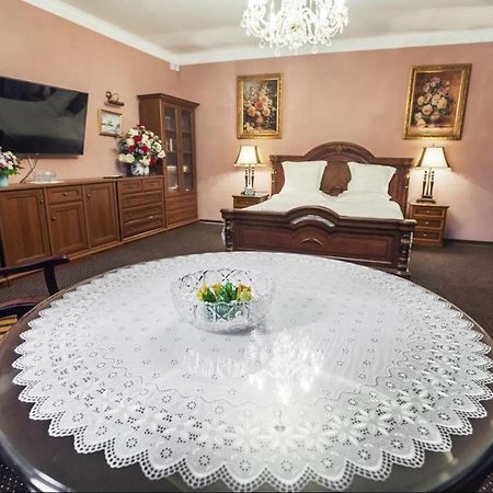 Hotel Saban Deluxe Lwów Zewnętrze zdjęcie