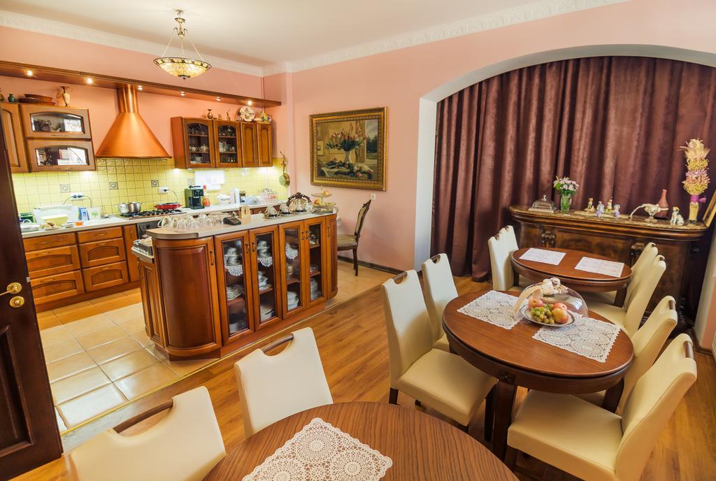 Hotel Saban Deluxe Lwów Zewnętrze zdjęcie