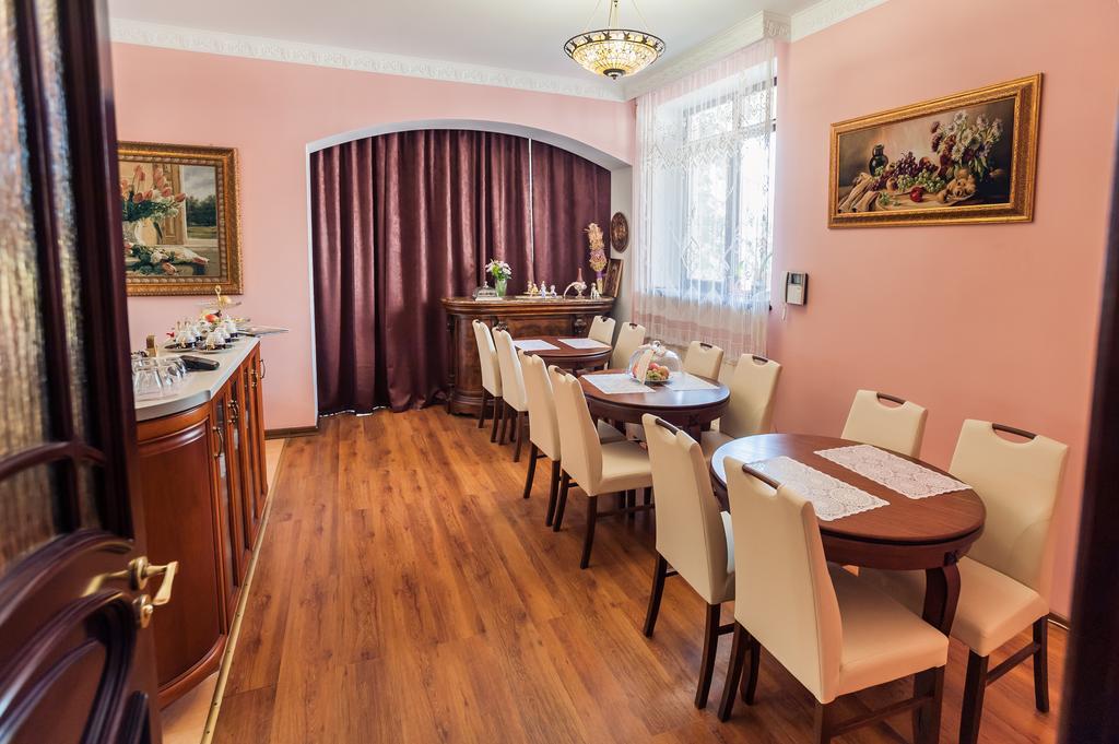 Hotel Saban Deluxe Lwów Zewnętrze zdjęcie