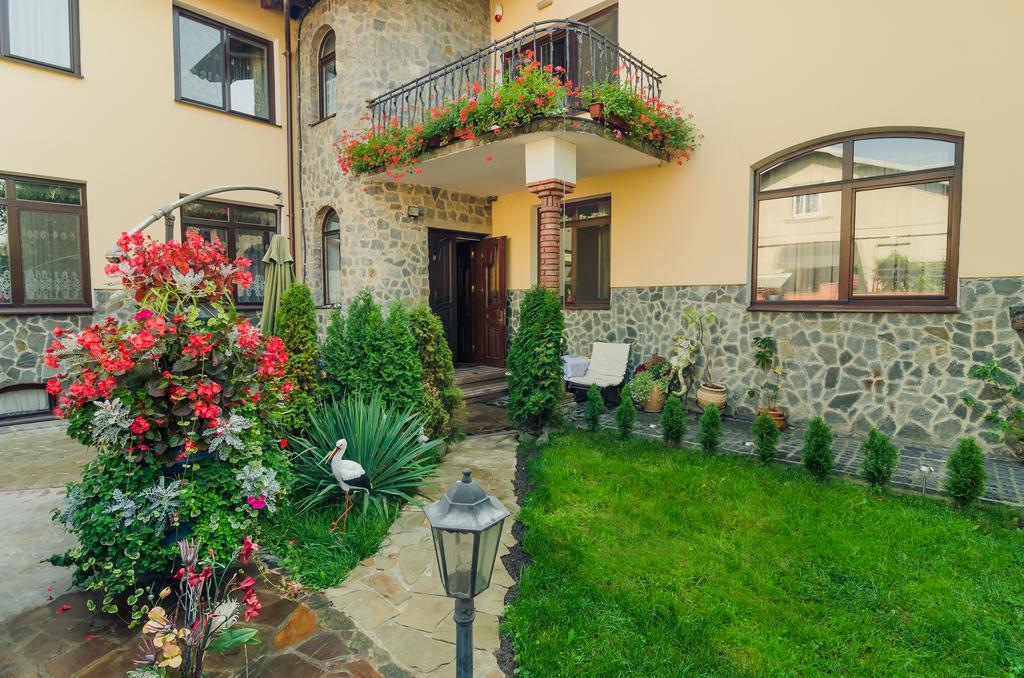 Hotel Saban Deluxe Lwów Zewnętrze zdjęcie