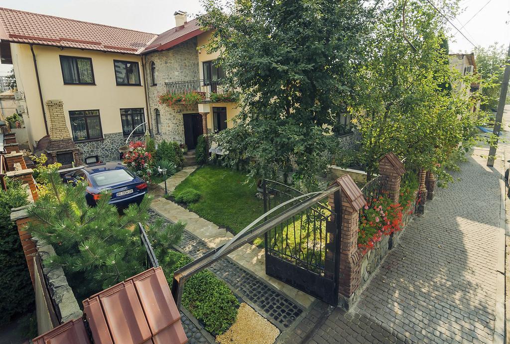 Hotel Saban Deluxe Lwów Zewnętrze zdjęcie