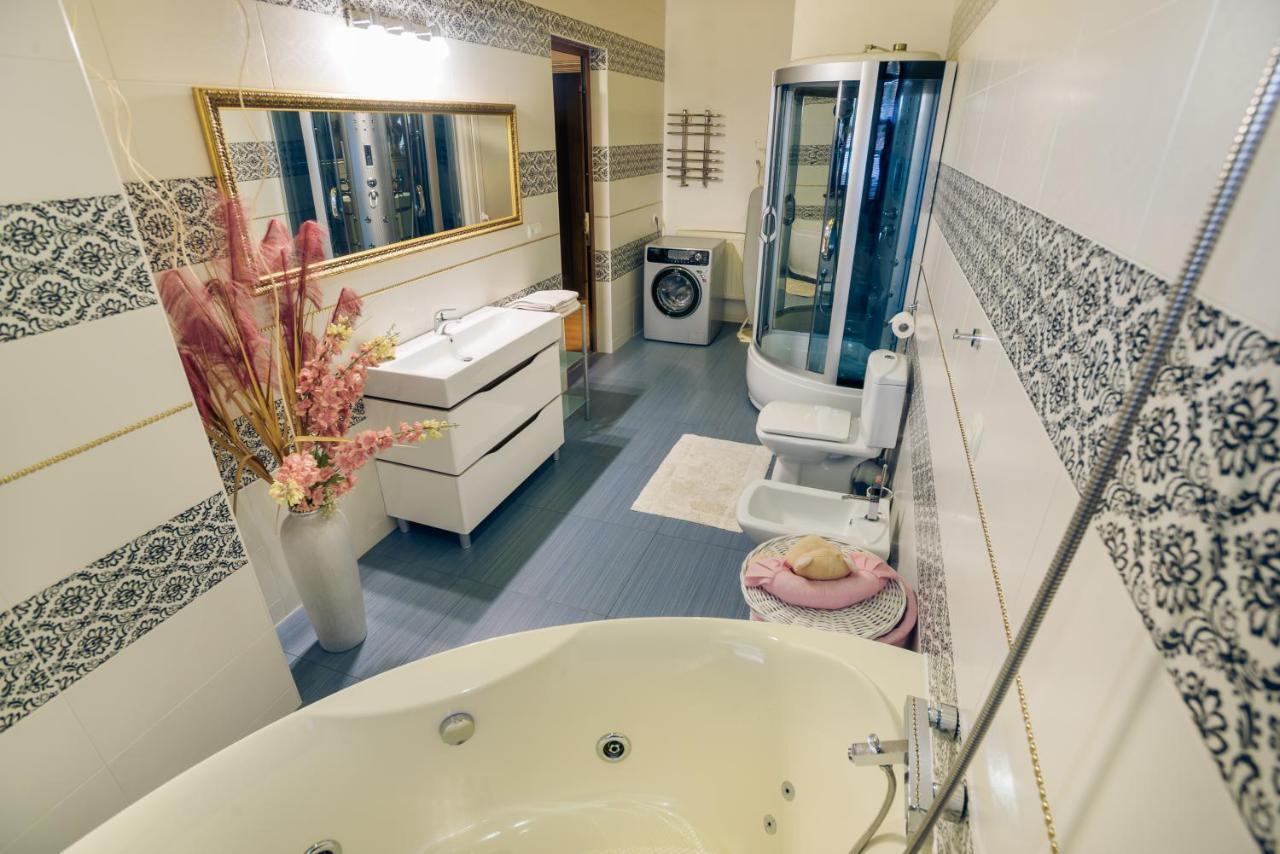 Hotel Saban Deluxe Lwów Zewnętrze zdjęcie